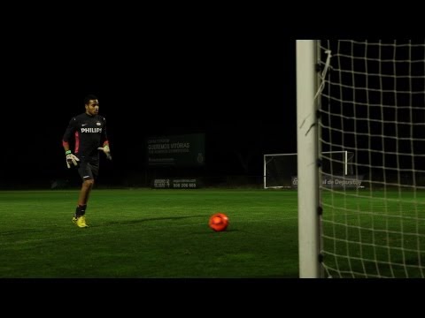 Doelpunt Jordy de Wijs (PSV A1) op de training in aanloop naar het NextGen-duel met Sporting