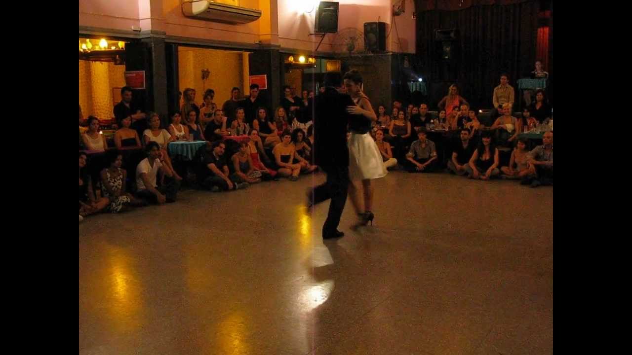 FABIÁN PERALTA y JOSEFINA BERMÚDEZ en ¡Viva la Pepa! milonga (2/4)