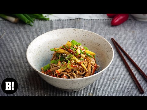 Quick Chick Soba Bowl 🍜 (Vegan Chicken Noodles!)