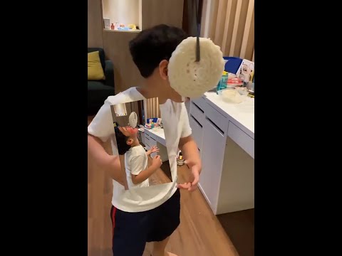 RAFATHAR RAYAKAN HARI KEMERDEKAAN.MAKAN KERUPUK.LOMBA ONLINE. SERU BANGET!!!