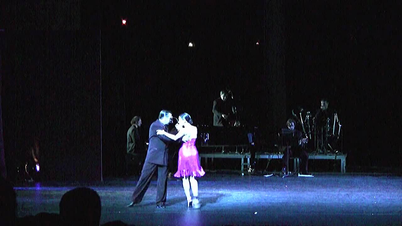 Natalia Hills and Gabriel Misse perform with Tangueros del Sur at the 2010 VIDF
