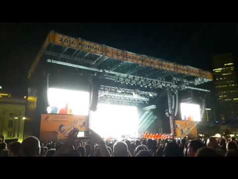 Kylie minogue at the padang at the Singapore Grandprix formula one night race