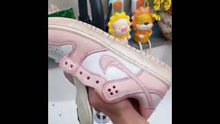 Čistící kartáč s dávkovačem