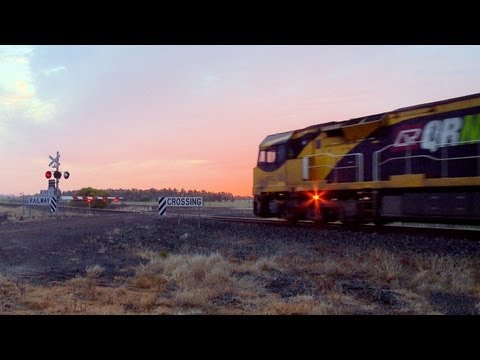 Level Crossing & QRNational 2PM1 Freight Train at Sunrise (20/9/2012) - PoathTV Australian Railways