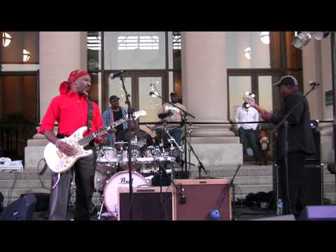 James Ross @ (Guitarist) Ernie Isley - (Isley Brothers) - "Who's That Lady" - Live In St. Louis