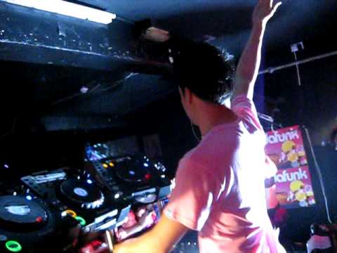 Bart B More - Make Some Noise (Nadastrom Edit)