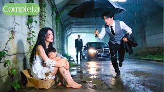 Noche de tormenta, mamá soltera pobre bajo un puente; CEO ve q fue su ONS—¡Las lleva a casa!