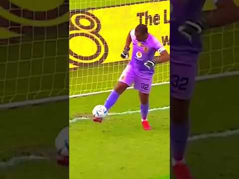 Itumeleng Khune First 🔥⚽️💯Touch #shorts #kaizerchiefs #kasiflava