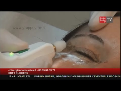Affronti pacchi da arrossire di pelle dopo posti Mascheri una macchia di faccia con carbonato di sodio e sale