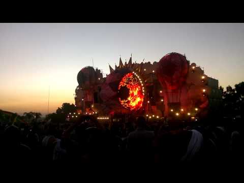 TomorrowLand Brasil - The Gathering Mashpop - Pjanoo vz Born Slippy