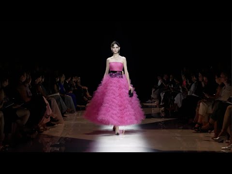 Desfile de moda outono inverno 2022-23 de Giorgio Armani Privé