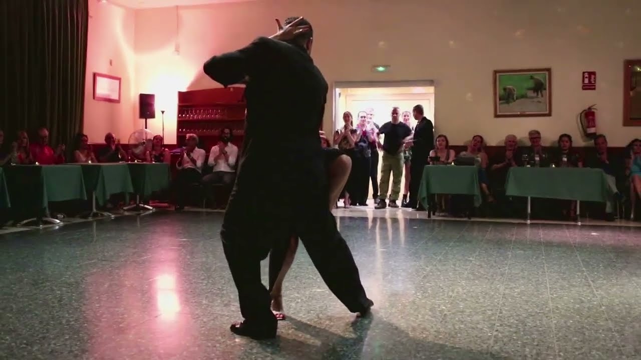 Roberto Zuccarino y Virginia Pandolfi - Una noche de garufa (Tanturi)