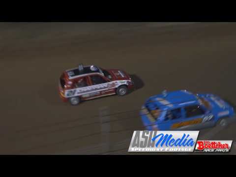 Junior Sedans: Queensland Title Final Laps - Cairns Speedway