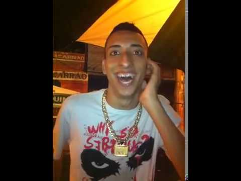 Vinheta em inglês "This is the Mano Maromba pretty of handsome"