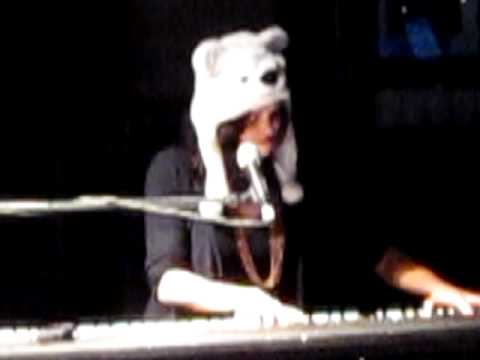 Singing Polar Bear Margaux LeSourd.avi