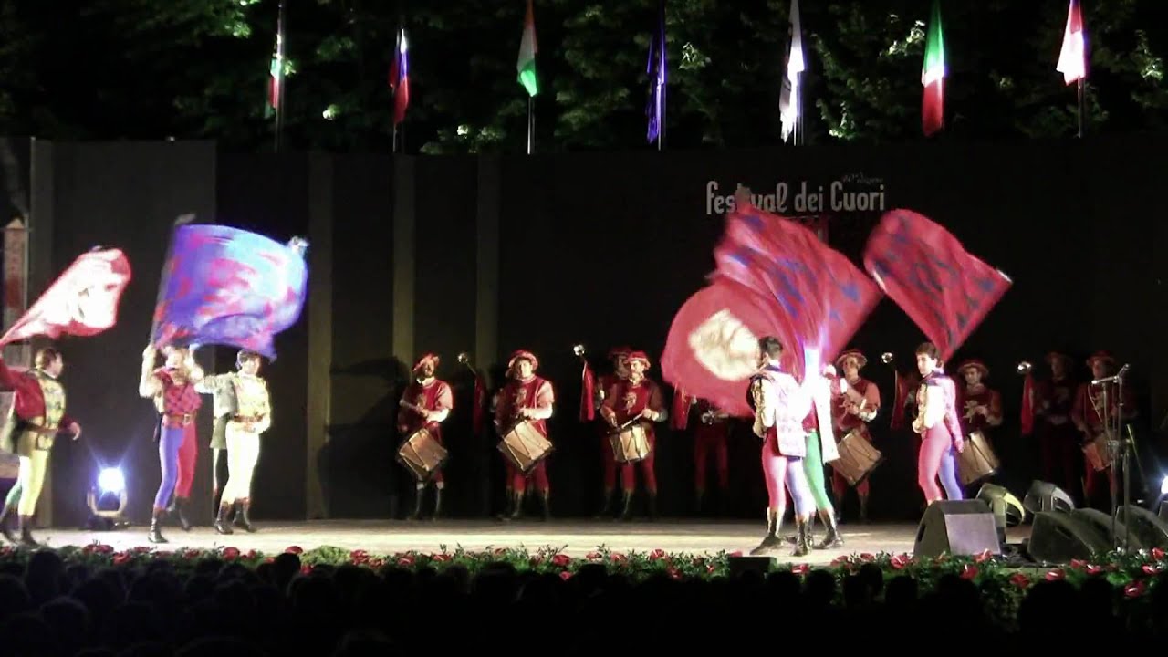 festival dei Cuori Tarcento 2009 - Sbandieratori dei Rioni di Cori 2 - ITALIA.mpg