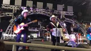 A mi que me quedo-los invasores de Nuevo León [en vivo] 2/23/2014 okeechoobe fl