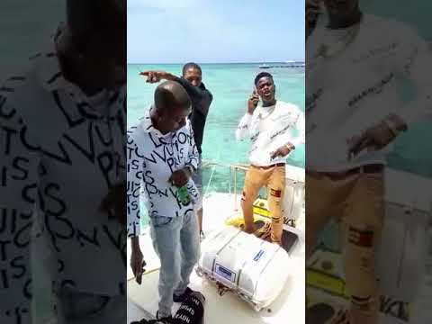 Banga Pon eh line Tenn Point ft Caano Do not own right to music playing background