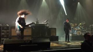 Deftones Geometric Headdress Live in Hamburg Germany Mehr Theater am Großmarkt (28.04.2017)