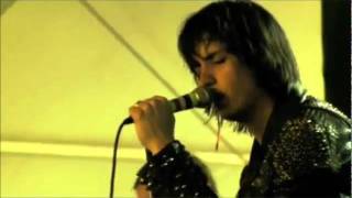 JULIAN CASABLANCAS LEFT AND RIGTH IN THE DARK LIVE