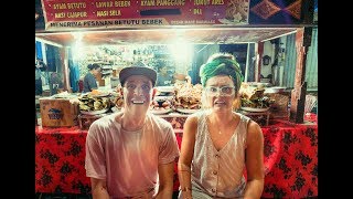FOREIGNERS EXPLORE INDONESIAN FOOD MARKET