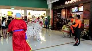 preview picture of video 'Hakataya Ramen Garden City Opening - Lion Dance'