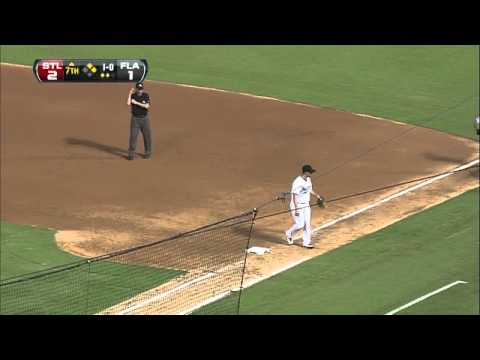 2011/08/06 Amezaga makes the play