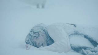 加藤千尋、猛吹雪の中で絶体絶命　“白い女”も現れ…　映画「氷血」本編映像
