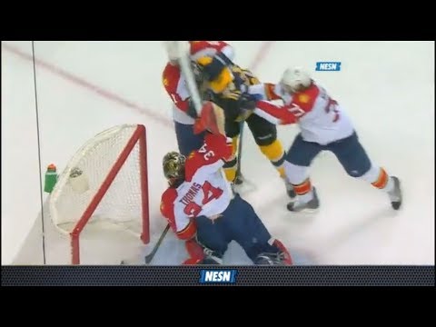 Tim Thomas Hits Soderberg In Face With Stick (1/28/2014)