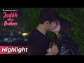 Highlight EP07 Ciuman Manis Di Bawah Rintikan Hujan WeTV Original Jodoh Atau Bukan