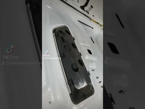 Jeep JL Rubicon Free Hood Vent Mod