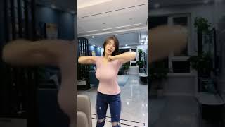 【おっぱい】 乳揺れダンス tiktok #Shorts