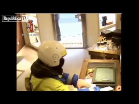 Rapinatore di 17 anni dalla Sicilia a Tori...