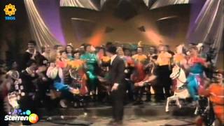 André van Duin - Er staat een paard in de gang