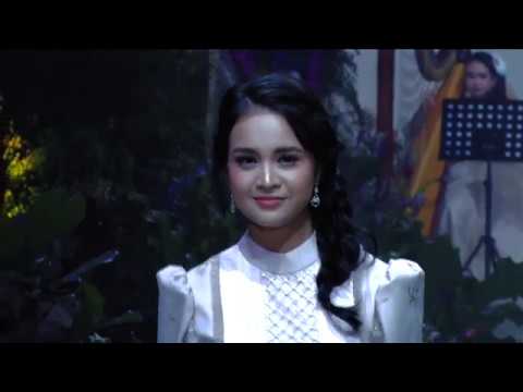 Ayu Dyah Andari - Fashion Rhapsody 2020