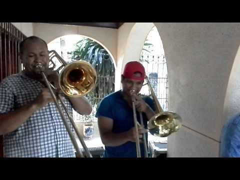 NB LATINA UN ALTO EN EL CAMINO