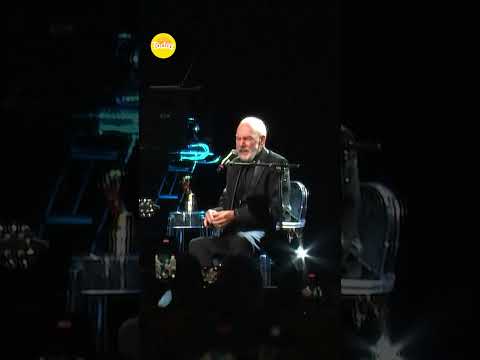 Neil Diamond Surprises Fans With Performance | Today Show Australia