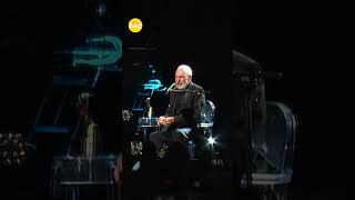 Neil Diamond Surprises Fans With Performance | Today Show Australia