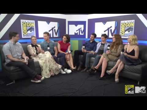 Once Upon A Time cast with MTV at Comic Con- Jennifer Morrison, Lana Parrilla, Colin O'donoghue [HD]