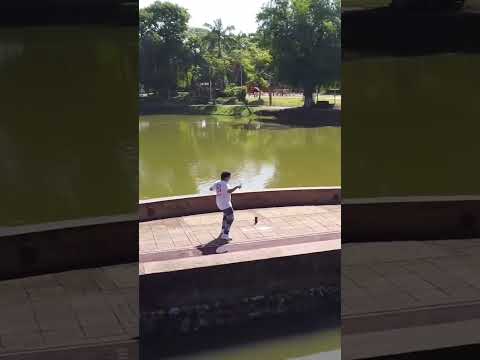 La canción se llama “CALABASAS - Yung Dupe X MichaelBM” Escúchala completa en mi canal 💚🧪