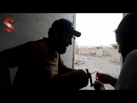 تجهيز عبوات محلية الصنع من قبل جيش الإسلام لضرب مقرات النظام في حي الرصافة في دير الزور