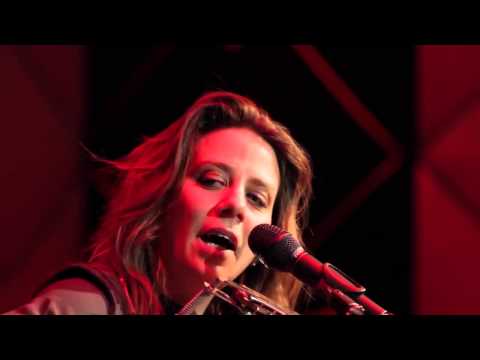 Aneta Langerová - V bezvětří - CITY LIVE na radiu City (23.2.2015)