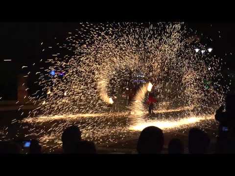 Spectacol pirotehnic in reverse slow motion