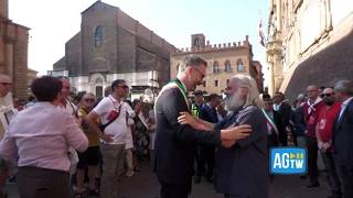 Strage di Bologna, applausi al sindaco Lepore dopo le minacce per il caso Fakir