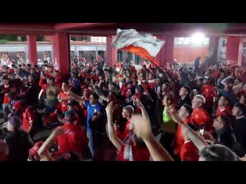 "YO SOLO QUIERO QUE LLEGUE ESTE DOMINGO - INDEPENDIENTE" Barra: La Barra del Rojo • Club: Independiente