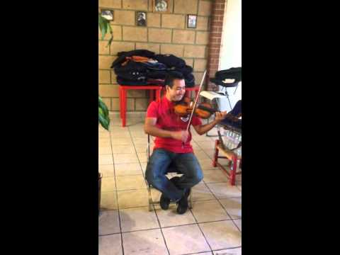 Con la mitad-Mariachi Juvenil Real de Mexico (ensayo en vivo)