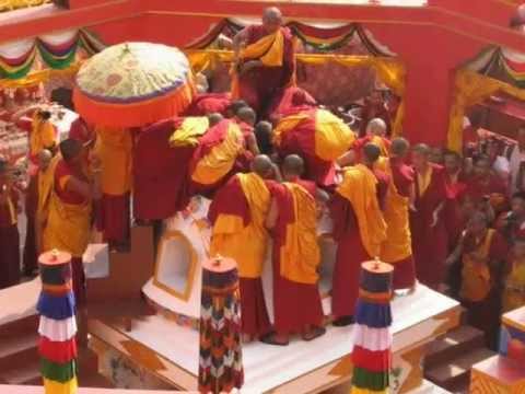 Cremation of Kjabje Tenga Rinpoche and Kora around Swayambhu.wmv