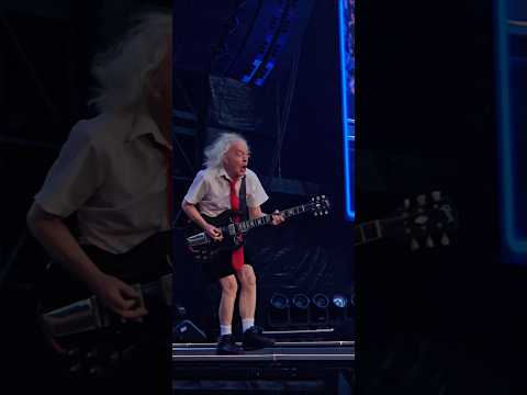 AC/DC Pwr Up Tour Live Berlin Shoot to Thrill Solo Duckwalk Angus Young 30.06.2025 @acdc