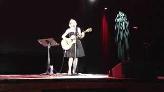 Jewel performing "Ring of Fire"