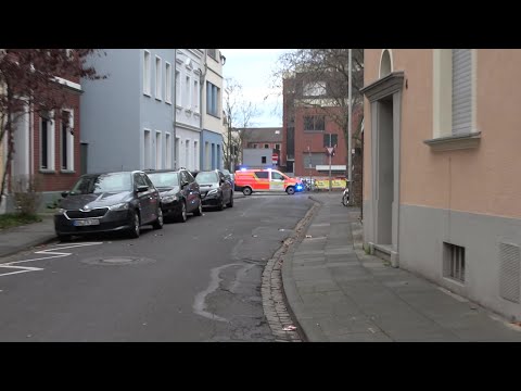 RTW 1 DRK Hennef + NEF Fw Troisdorf in Bonn